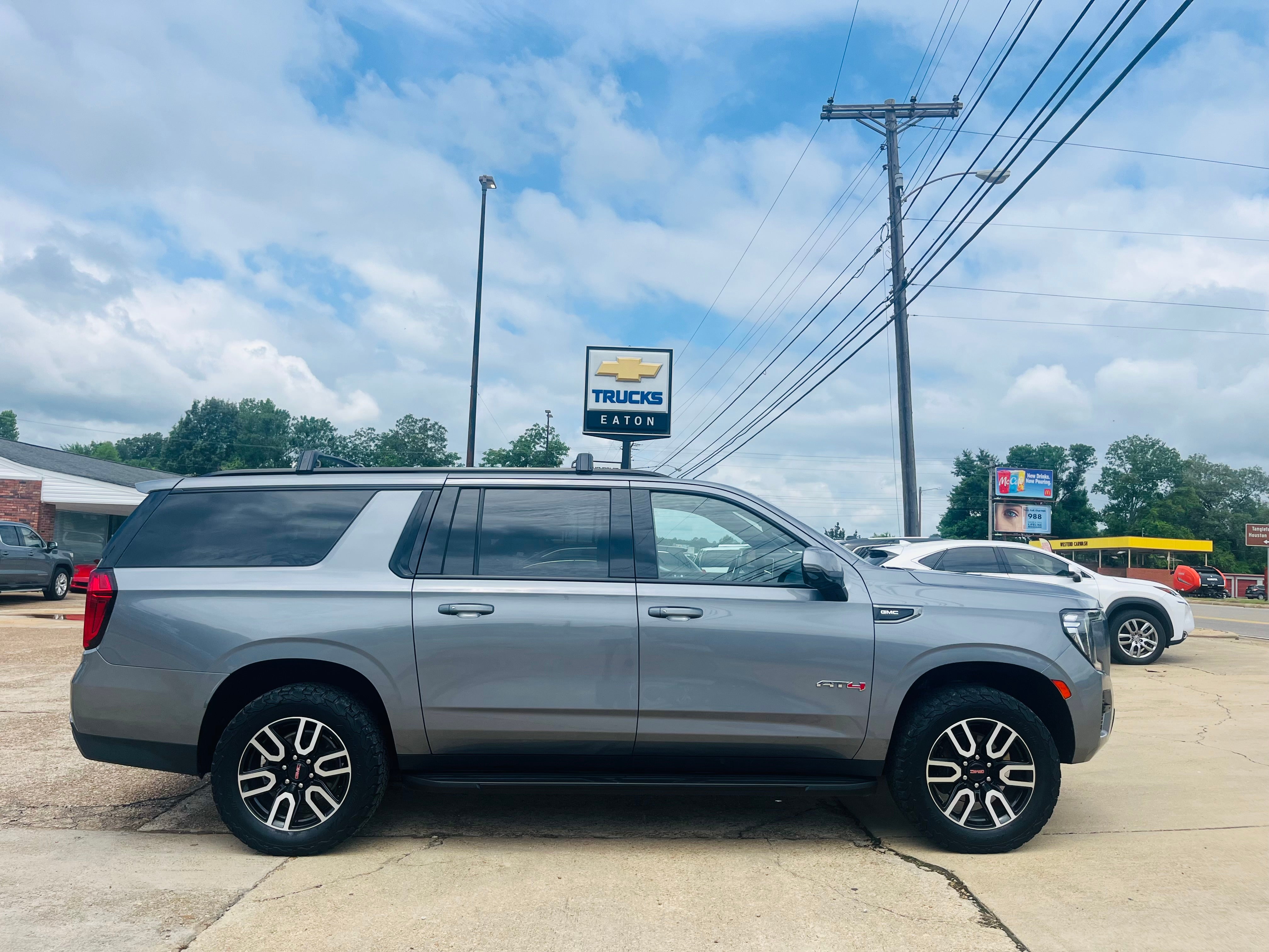 2022 GMC Yukon XL AT4