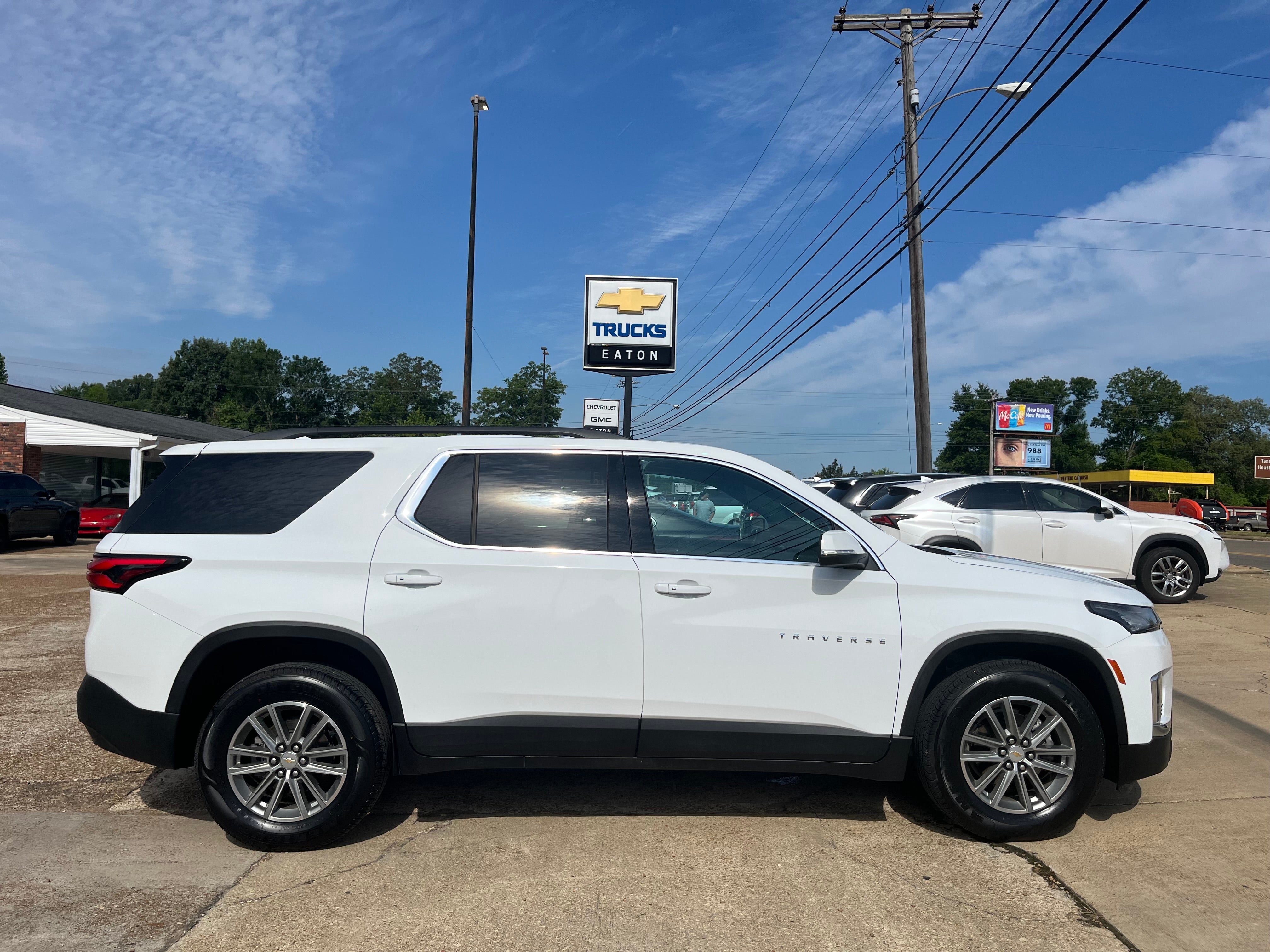 2023 Chevrolet Traverse LT Cloth