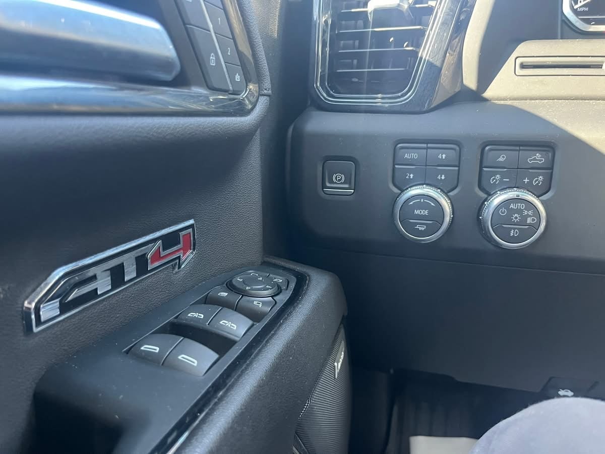 2023 GMC Sierra 1500 AT4